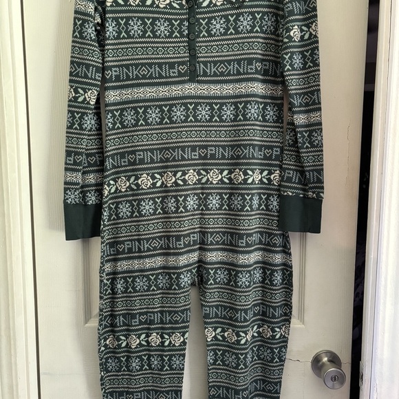 PINK Victoria's Secret Green Patterned Pajama Onesie - Picture 1 of 4